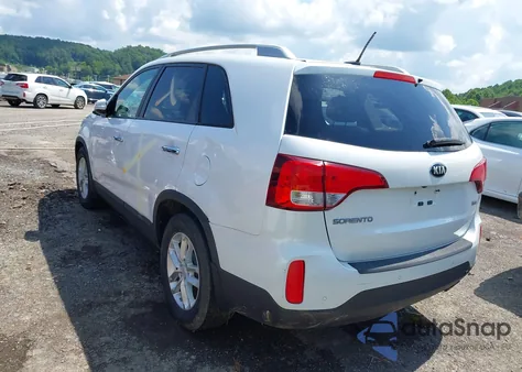 2015 Kia Sorento Lx z USA, uszkodzony, nr VIN 5XYKTCA67FG547788
